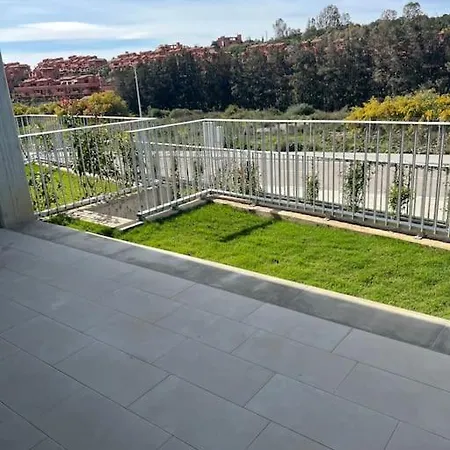 2 Bed Luxury In Estepona, Parking & Pools Appartamento